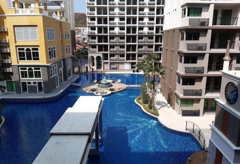 اتاق استاندارد با چشم‌انداز استخر, Arcadia Continental Pattaya