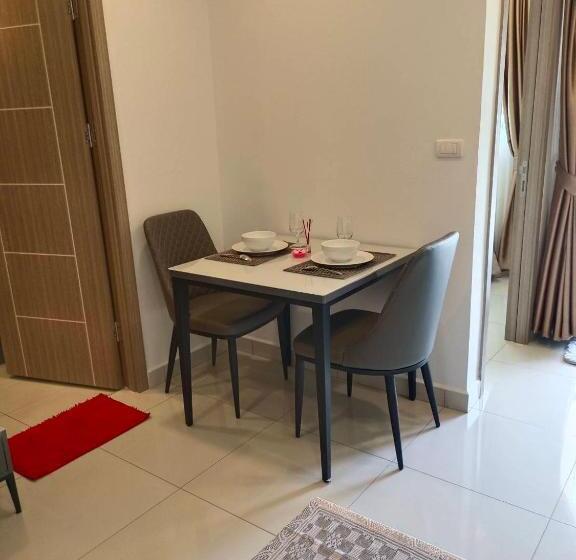 اتاق استاندارد با چشم‌انداز استخر, Arcadia Continental Pattaya