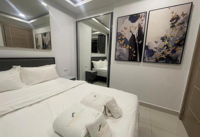 اتاق استاندارد با چشم‌انداز استخر, Arcadia Continental Pattaya