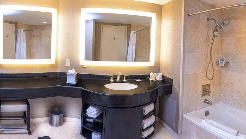 Номер Deluxe, Grand Pequot Tower At Foxwoods