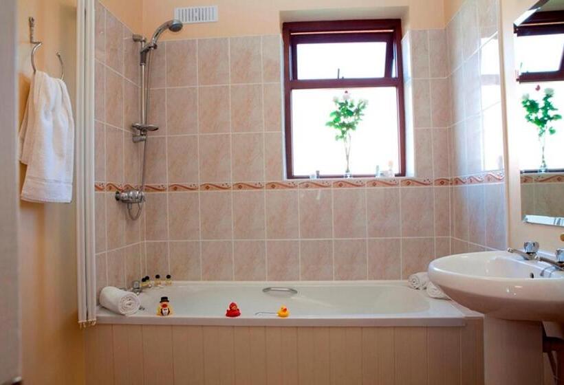 اتاق استاندارد سه نفره, Gold Coast Resort Dungarvan