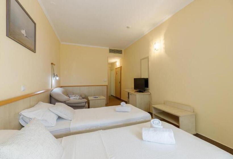 اتاق استاندارد با بالکن, Family Hotel Adria   All Inclusive
