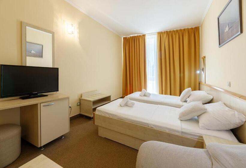 اتاق کلاسیک سه تخته, Family Hotel Adria   All Inclusive