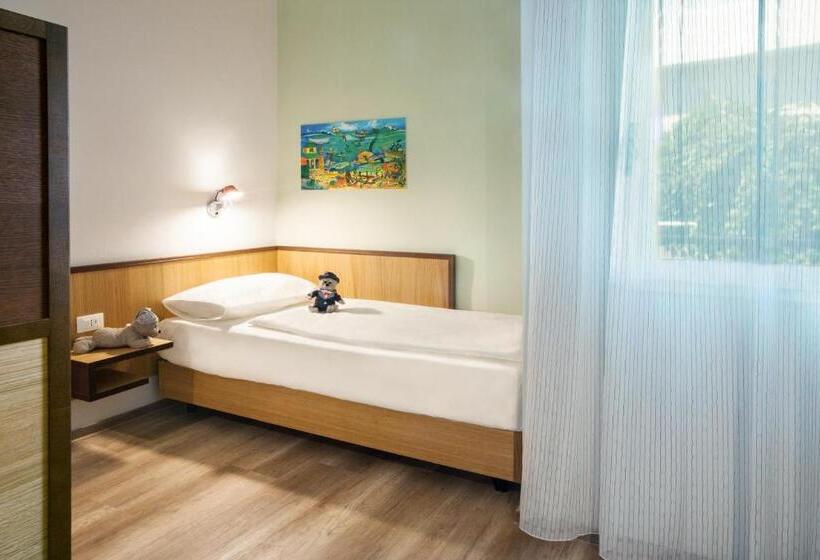Номер Стандарт Трехместный, Robinson Apulia  All Inclusive