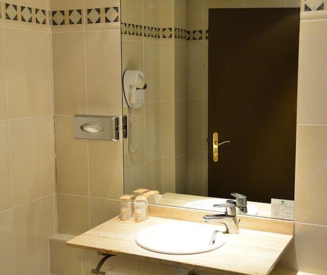 Номер Стандарт Трехместный, Aeroport Hotel   Parc Expo
