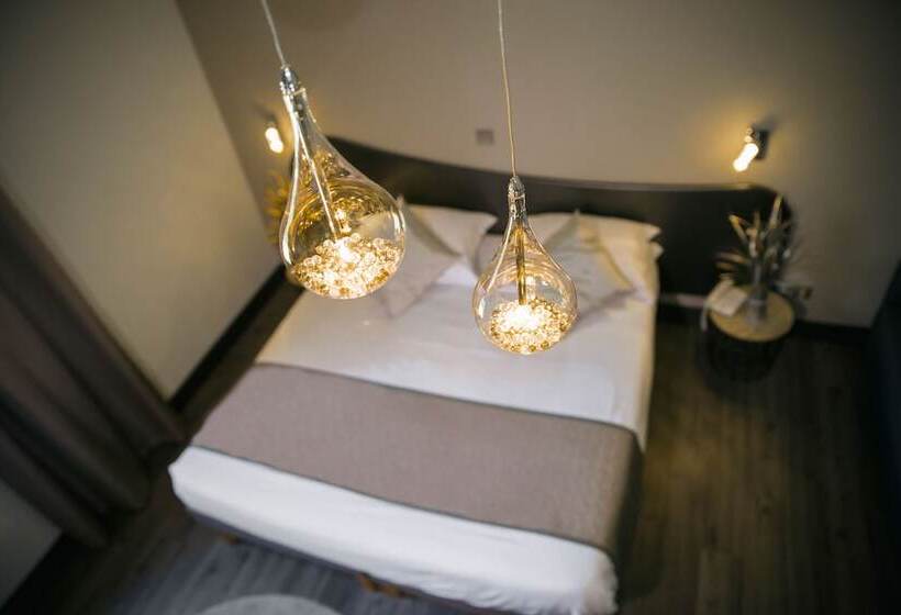 Четырехместный Номер Стандарт, Aeroport Hotel   Parc Expo