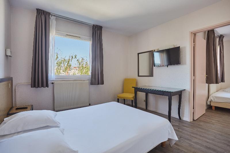 Семейный Номер, Hôtel Cinépole   Proche Paris