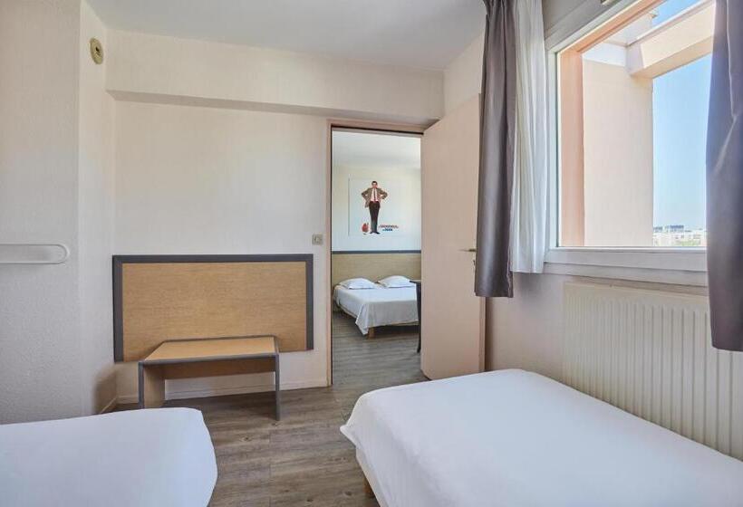 Семейный Номер, Hôtel Cinépole   Proche Paris