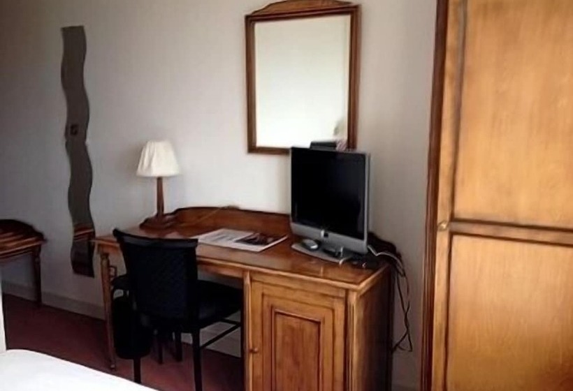 Номер Стандарт Трехместный, Hôtel Le Prieuré