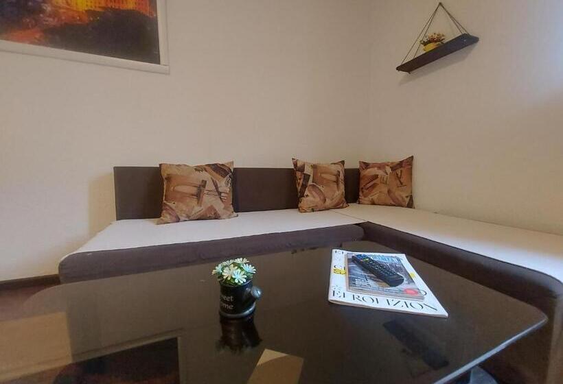 اتاق لوکس, Pandora S Place