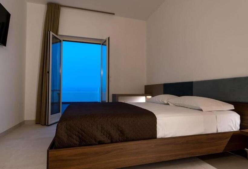 اتاق استاندارد با چشم‌انداز باغ, Terrazza Sul Mare