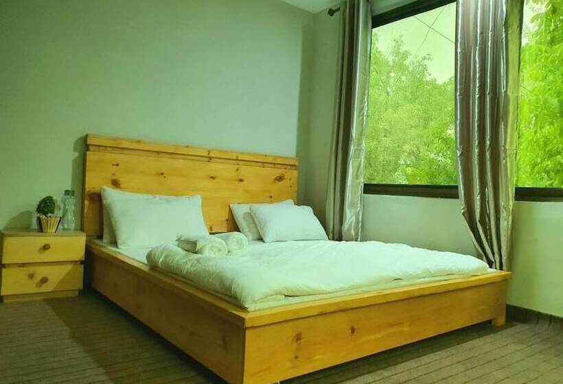 اتاق لوکس, Hikk Inn