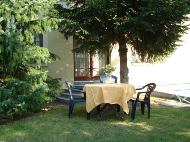 اتاق استاندارد سه تخته با چشم‌انداز باغ, Villa Olivia
