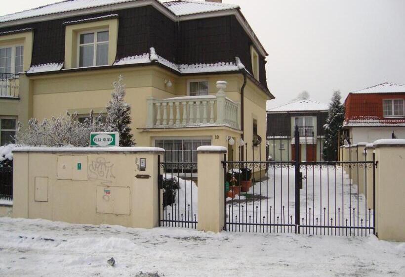 اتاق استاندارد سه تخته با چشم‌انداز باغ, Villa Olivia
