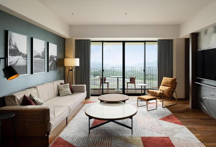 سوئیت با تخت بزرگ, Fuji Speedway Hotel, In The Unbound Collection By Hyatt