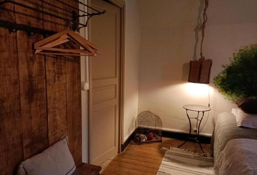 Номер Стандарт Вид на Горы, Château D Arfeuilles Chambres Et Tables D Hôtes