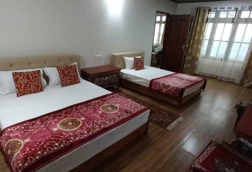 اتاق استاندارد سه نفره, Sherpa Villa