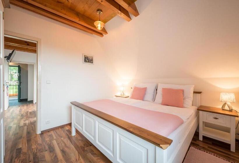 Люкс Кровать Кинг, Vinařství Vrátil   Penzion