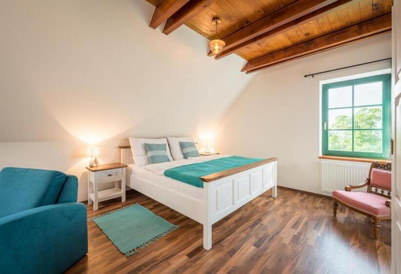 Люкс Deluxe Кровать Кинг, Vinařství Vrátil   Penzion
