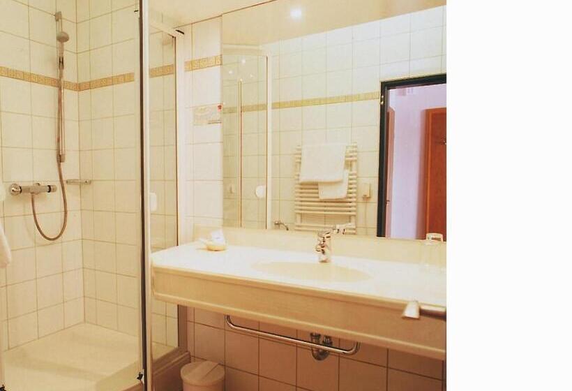 Standard Quadruple Room, Bundt S Hotel & Gartenrestaurant