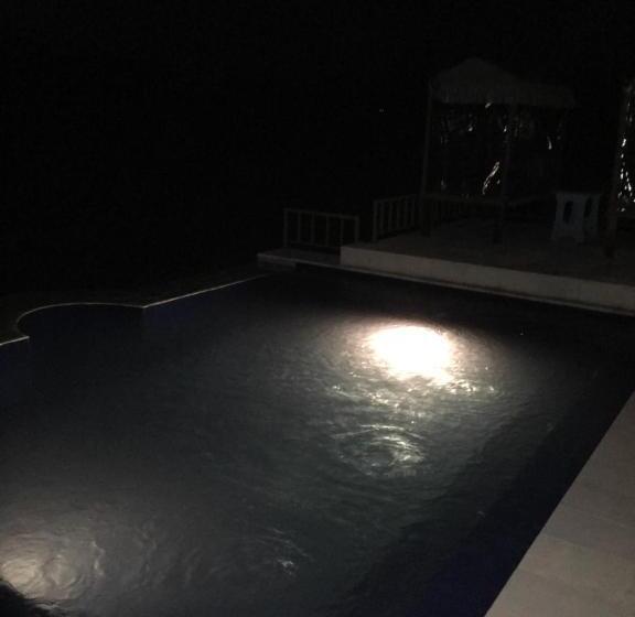 Вилла с 1 спальней и бассейном, Gumibali Villa