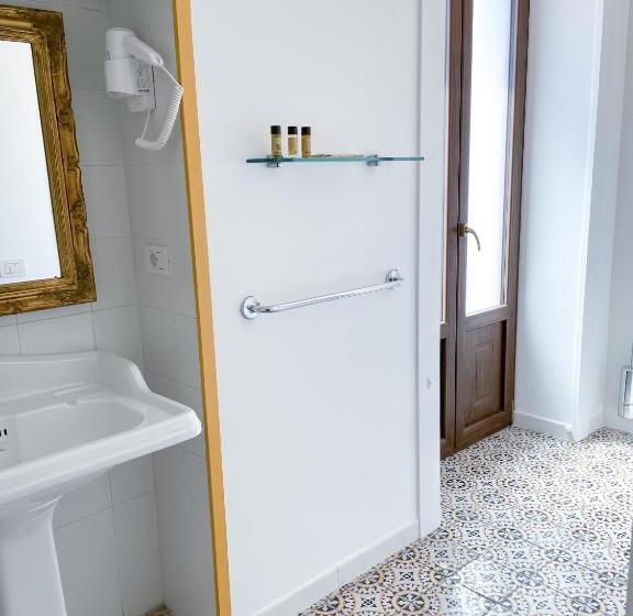 اتاق سوپریور, B&b Faraglione