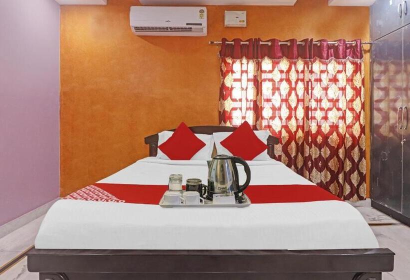 Номер Deluxe, O Royal Stay Near Mantra Mall