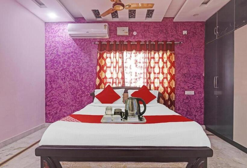 Номер Deluxe, O Royal Stay Near Mantra Mall