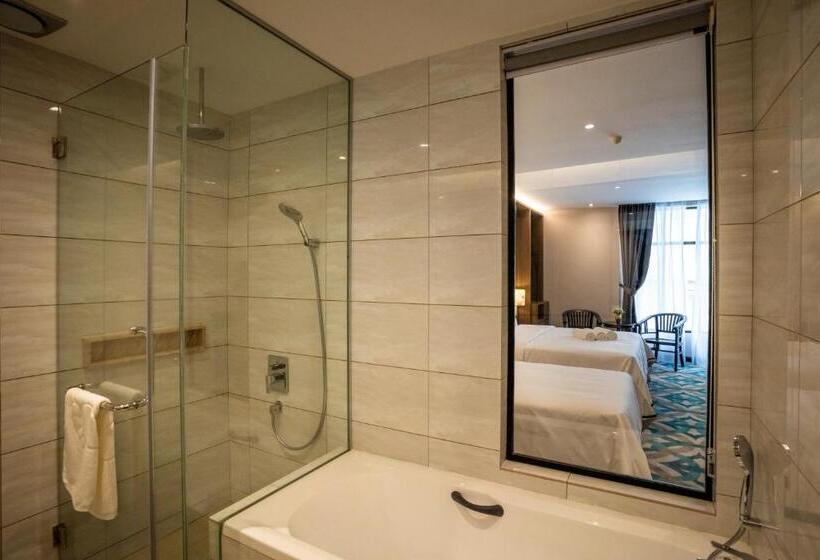 سوئیت پریمیوم, Christee Suites