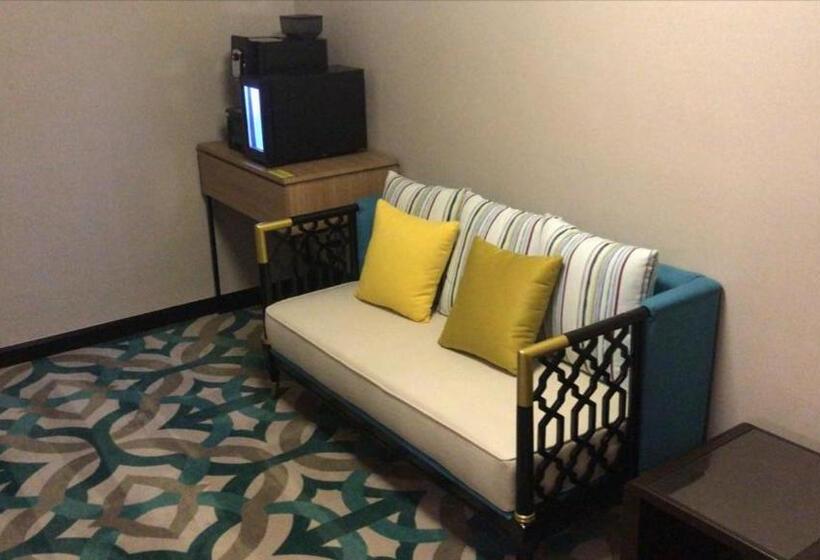 سوئیت پریمیوم, Christee Suites