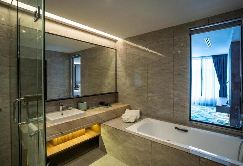 اتاق اجرایی, Christee Suites