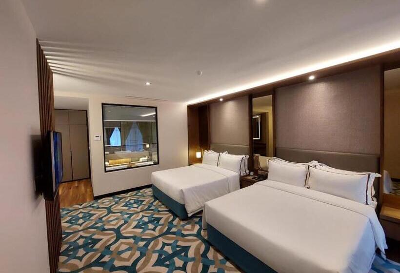 سوئیت پریمیوم, Christee Suites