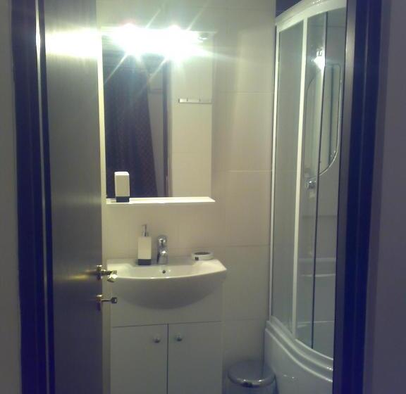 اتاق استاندارد سه نفره, Corso