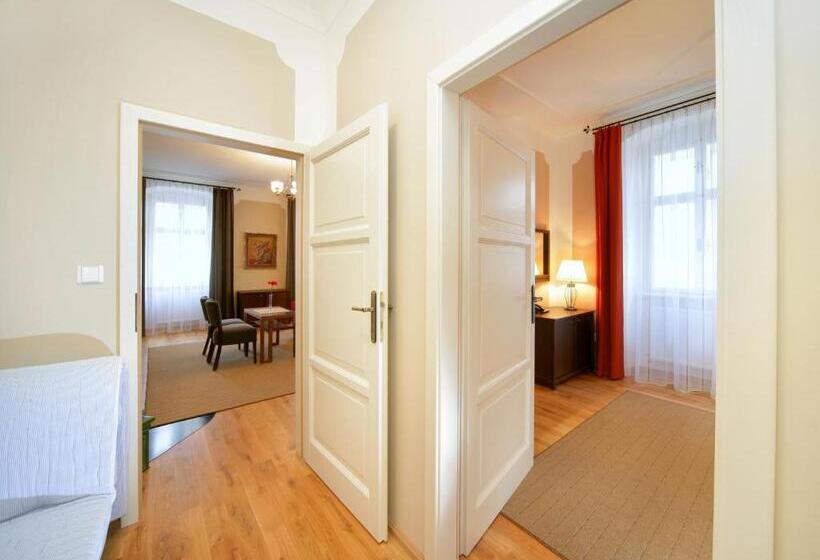 سوییت, Hygge Hotel U Zvonu