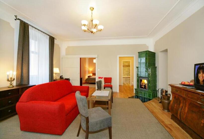 سوییت, Hygge Hotel U Zvonu