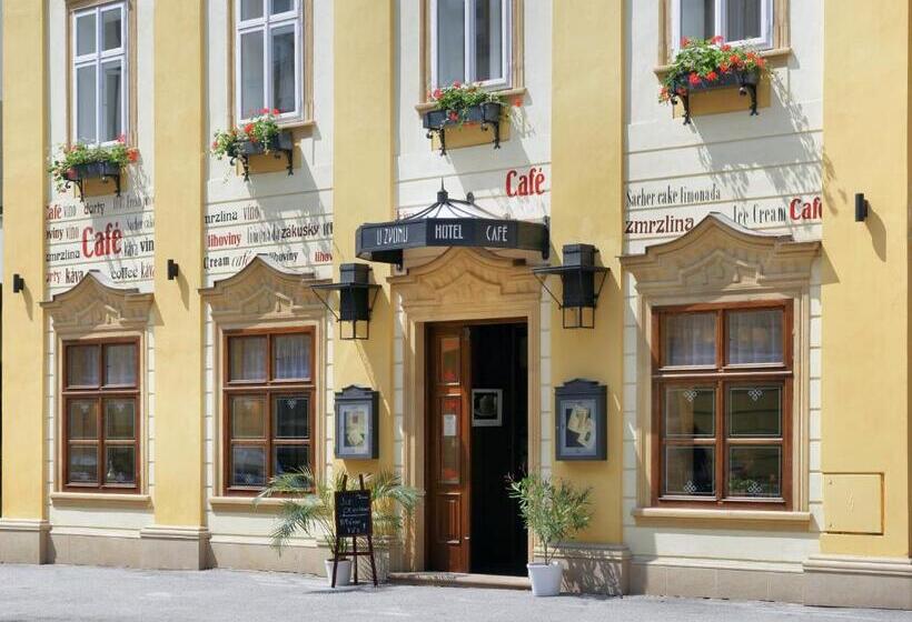استودیو خانوادگی, Hygge Hotel U Zvonu