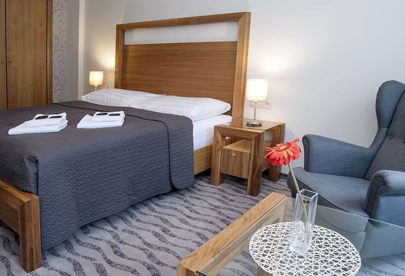 اتاق لوکس, Hygge Hotel U Zvonu