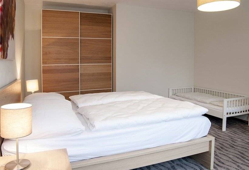 استودیو خانوادگی, Hygge Hotel U Zvonu