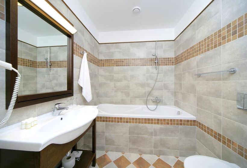 سوییت, Hygge Hotel U Zvonu