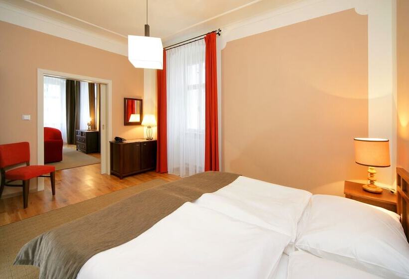 سوییت, Hygge Hotel U Zvonu