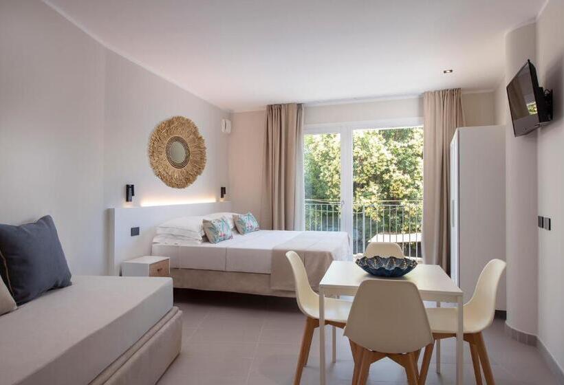 استودیوی استاندارد, Mem Lodge And Suite