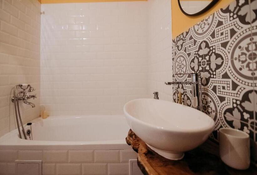 Номер Deluxe, Casa De Sub Munte