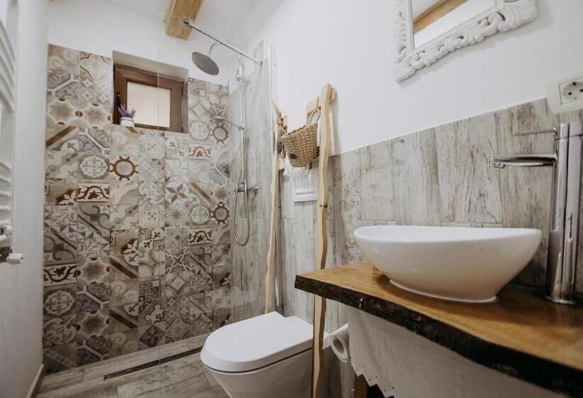 Номер Стандарт, Casa De Sub Munte