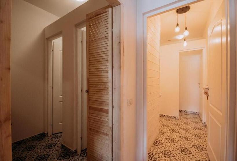 Вилла 1 Спальня, Casa De Sub Munte