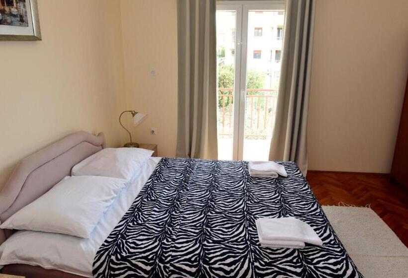اتاق استاندارد سه تخته با بالکن, Sobe Tivat