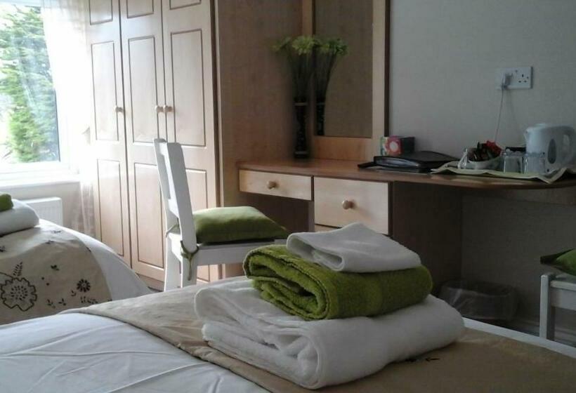 اتاق استاندارد سه تخته با چشم‌انداز باغ, Donemark Rise B&b