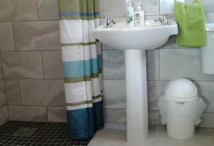اتاق استاندارد سه تخته با چشم‌انداز باغ, Donemark Rise B&b
