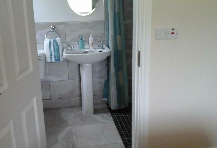 اتاق استاندارد سه تخته با چشم‌انداز باغ, Donemark Rise B&b
