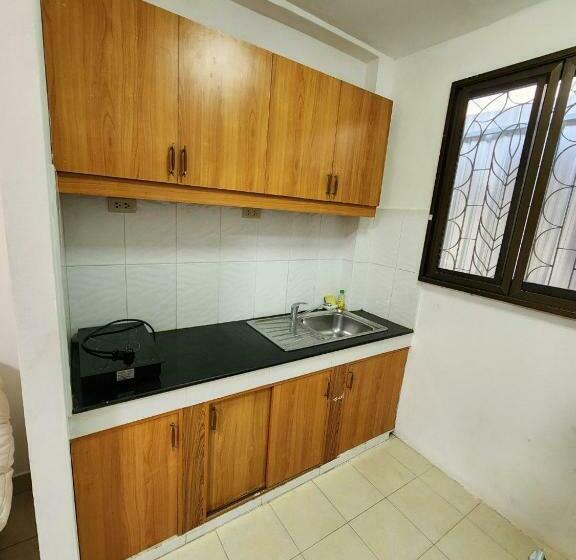 استودیوی استاندارد, Happy Valley Pattaya