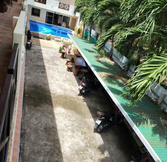 استودیوی استاندارد, Happy Valley Pattaya